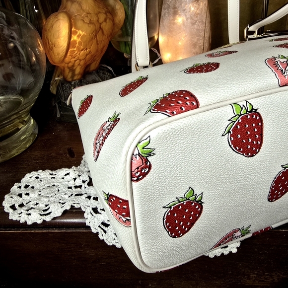NWT Coach White Strawberry Print Women's Bag - Picture 3 of 7